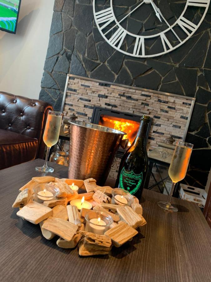 Bennetts Hotel ロング・イートン エクステリア 写真